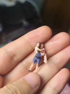 1/64 Beach Couple Women Men Scene Minatures Figures Doll Fit Cars Vehicles Toy - Picture 1 of 4