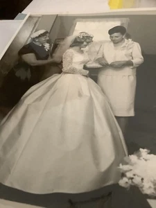 vintage 1960s wedding dress - Picture 1 of 3