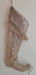 STIVALE VITTORIANO 23" Calza Natalizia Grigio Chiaro Raso Nappe Bottoni - Foto 1 di 7