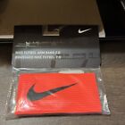 Nike Fußball Armband 2.0 Erwachsene Unisex insgesamt purpurrot/schwarz
