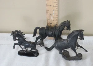 De colección. Lote de 3 caballos occidentales de plástico negro de Alemania Occidental de 3" - Imagen 1 de 4