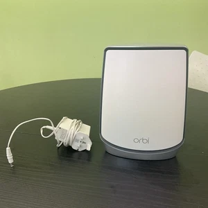 NETGEAR ORBI RBR850 AX6000 Tri-band Mesh WiFi 6 Router with NETGEAR PSU - Afbeelding 1 van 4