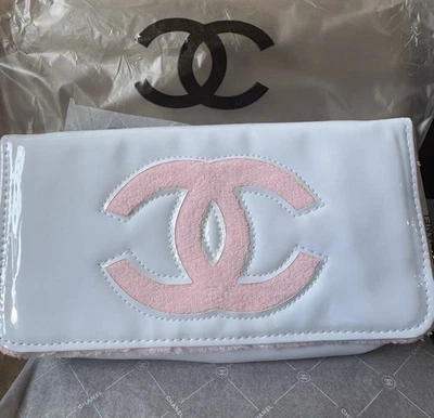 Chanel Beaute charol blanco y rosa Foto 1 de 4