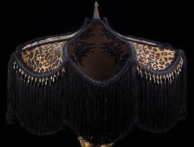 PANTALLA DE LÁMPARA VINTAGE NEGRA, MARRÓN Y ANTIGUA BLANCA DAMASCO LEOPARDO CON CUENTAS FLECOS  Foto 1 de 4