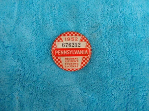Vintage 1952 PA Pennsylvania Resident Fishing Badge License Pinback Button - Picture 1 of 4