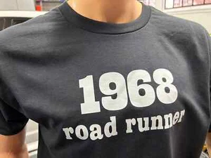 1968 ROAD RUNNER MENS T SHIRT LARGE FRONT PRINT RETRO MUSCLE CAR CLASSIC HOT ROD - Picture 1 of 1