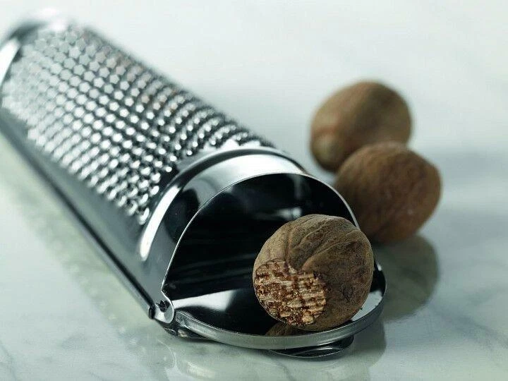 Muskatreibe Gewürzreibe Reibe Muskatnussreibe Zitronenreibe Ingwerreibe Nuss - Bild 1 von 1