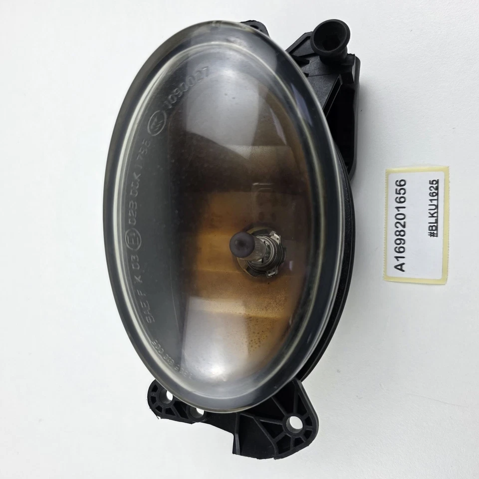 2006-2010 Mercedes-Benz C350 Front Right Fog Light A1698201656 - Image 1 of 4
