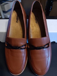 Mocasín Trotters Fiora de cuero para mujer plano talla 8 M marrón - Imagen 1 de 13