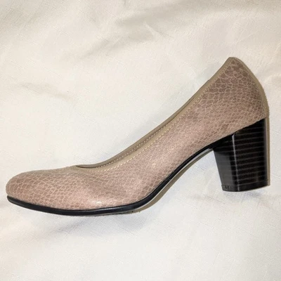 Naturalizer Women's Beige Heels NAOMI Neutral Block Heels Size 6M - Image 1 of 4