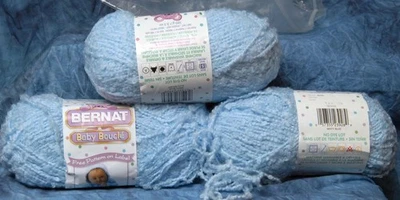 3 nuevas madejas Bernat Baby Boucle’ retirado hilo azul brumoso Foto 1 de 4