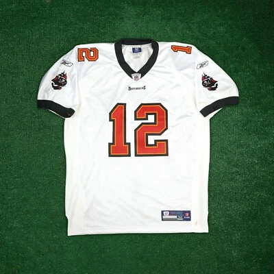 Camiseta deportiva blanca Tom Brady Reebok Tampa Bay Buccaneers auténtica en el campo EQT visitante Foto 1 de 4