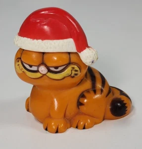 Figura vintage de Garfield Santa Hat Navidad de 2" Garfield década de 1980 Cake Topper Hong Kong - Imagen 1 de 7