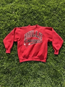 Vintage Chicago Bulls Red Pullover Crewneck Sweatshirt Sz LG Champs Sports Club - Picture 1 of 20