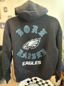 AUTHENTISCH Philadelphia Eagles Born x Raised Unisex Pullover Hoodie - schwarz LARGE - Bild 1 von 7