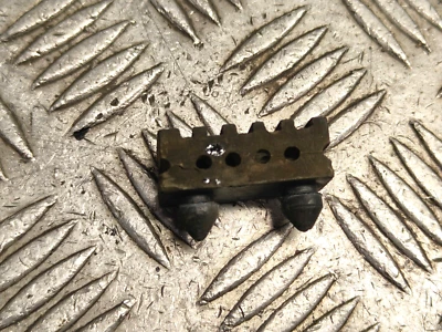 SUZUKI GSXR1100-W 1993 93 94 98 ASIENTO PASAJERO TRASERO SILLÍN GOMA AMORTIGUADOR GSF600 Foto 1 de 4