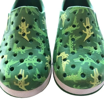 Zapatos sin cordones Cat & Jack verde estampado de cocodrilo talla 7 caminante niño zapato de agua Foto 1 de 4