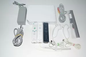 Nintendo Wii weis + 4 Spiele + Zubehörpaket - Bild 1 von 2