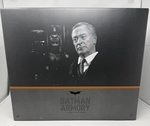 DC Comics Hot Toys Batman Armory with Alfred Pennyworth MMS235 The Dark Knight - Picture 1 of 24