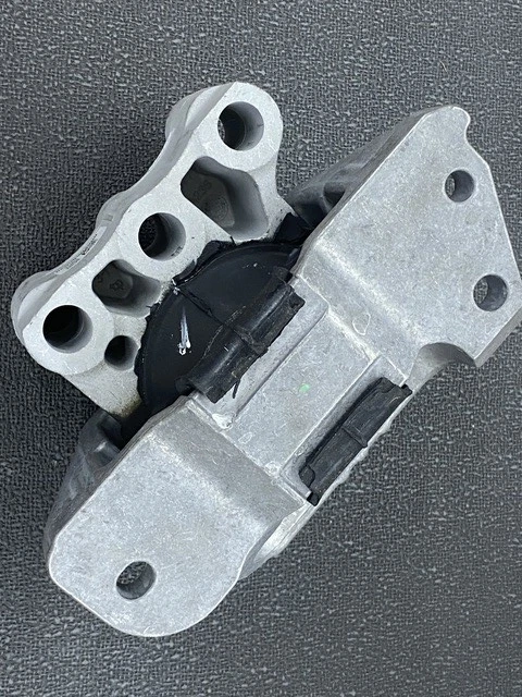 2015-18 JEEP RENEGADE 2.4L RIGHT SIDE ENGINE MOTOR MOUNT OEM 68363755AA - Image 1 of 4