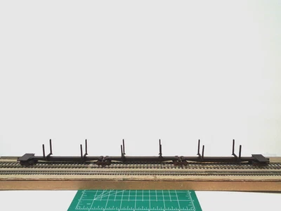 Coche leñador articulado HO construido y pintado a medida sin decorar, parcialmente desgastado Foto 1 de 4