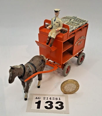 Figura de granja Lesney fundido a presión a gran escala: Flotador de leche Foto 1 de 4