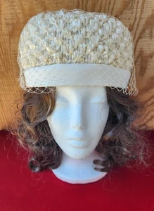 Vintage 1950s Straw Cloche Hat With Bow And Netting - Picture 1 of 7