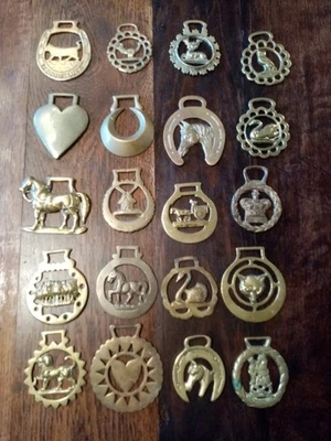 Job Lot 20 Vintage Horse Brasses Crown Love Heart Dog Cat Swan Fox Bear & More - Image 1 of 4