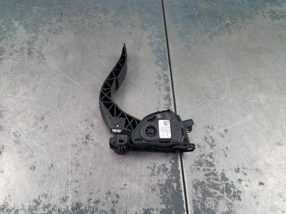2012 Audi S4 Quattro B8 Throttle Pedal #1947 V6 - Image 1 of 4