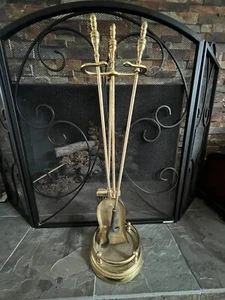 JUEGO DE PÓKER CHIMENEA LATÓN 4 piezas vintage ~ herramienta de fuego * cepillo * pala * - Imagen 1 de 22