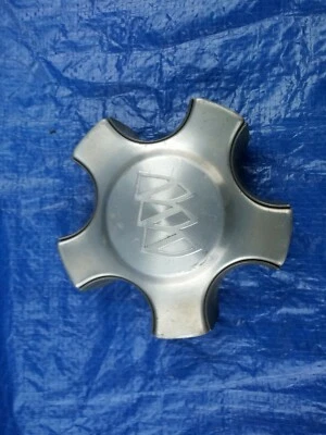 Tapa central de rueda Buick Rendezvous 2002 2003 2004 2005 p/n 9593778... gris plata  Foto 1 de 4