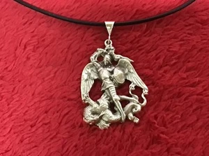 "Collar colgante grande de plata de ley Dragon Slayer antiguo San Jorge 20""" - Imagen 1 de 3