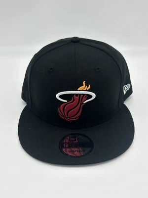 Gorra Miami Heat Snap Back negra roja logotipo de baloncesto de la NBA New Era para hombre Foto 1 de 4
