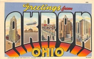 Postal de colección AKRON letra grande lino saludos OHIO 1955 - Imagen 1 de 2