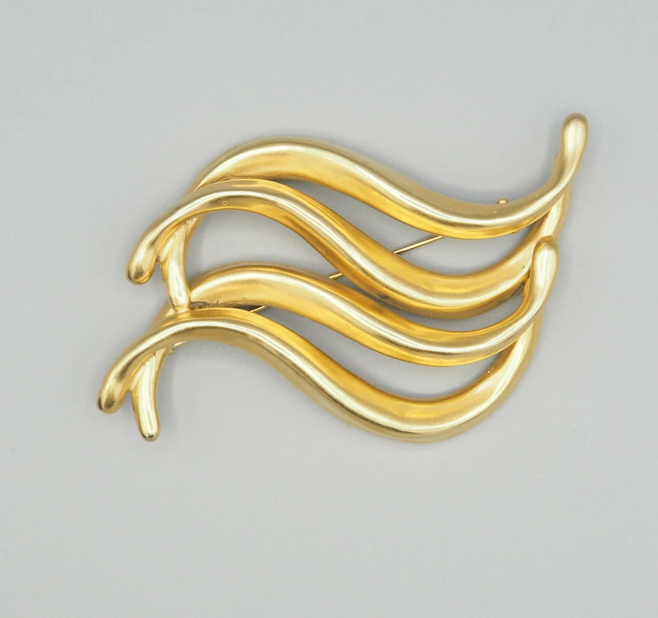 Broche prendedor grande vintage abstracto moderno mate satinado tono dorado onda forma libre  Foto 1 de 4