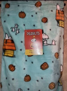 Berkshire Snoopy Blue Halloween Ghost Pumpkin Throw Blanket Peanuts 50x70" - Picture 1 of 4