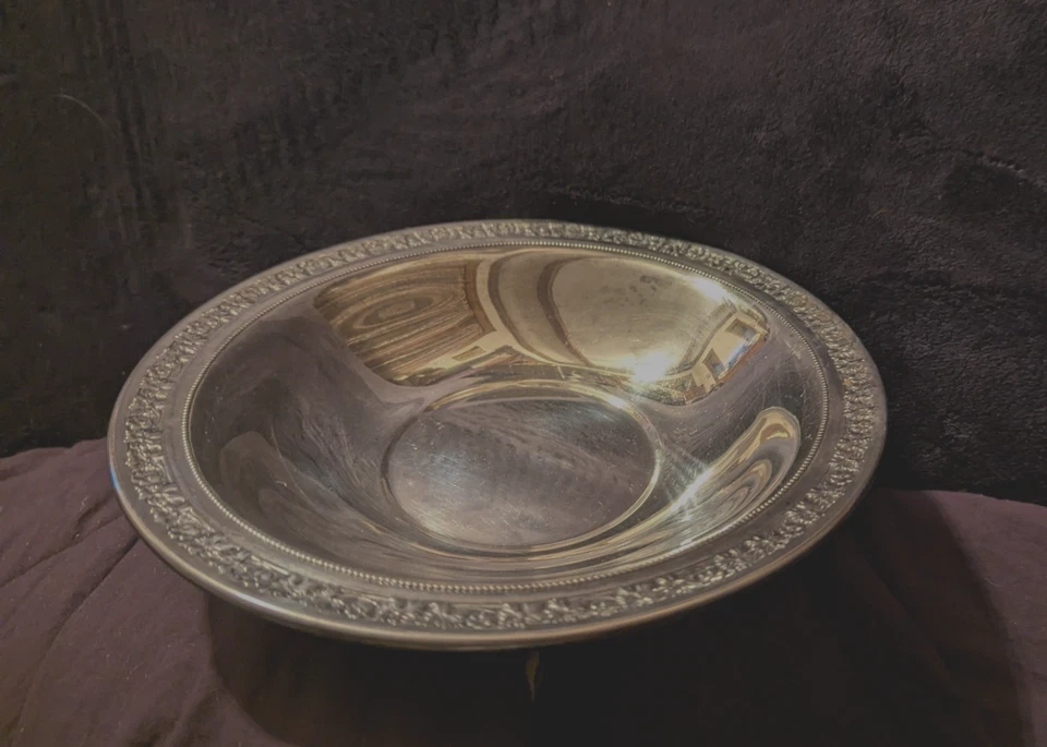Plato de servir vintage Wallace #5112 plateado motivo de borde de rosa/hoja de 10 pulgadas Foto 1 de 4
