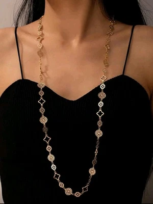 Collar largo tallado trébol hueco Foto 1 de 4