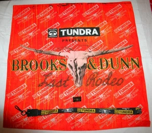 BROOKS & DUNN 2010 Last Rodeo Concert Tour SOUVENIR Enamel Pin Bandana & Lanyard - Picture 1 of 3