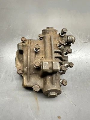 LT230 LT230S 1985-1988 CUBIERTA DE VÁLVULA CUBIERTA DE CULATA TODO HARDWARE 11100-22A02 Foto 1 de 4