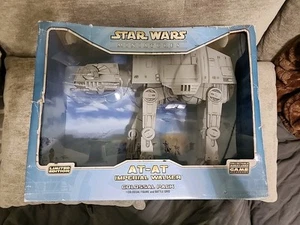 Star Wars Miniaturas AT-AT Imperial Walker Paquete Colosal Nuevo En Caja Dañada - Imagen 1 de 7