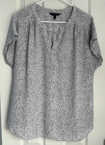 Banana Republic Woman’s White Navy Blue Tan Dot Cap Sleeve V-Neck Blouse L EUC - Picture 1 of 2