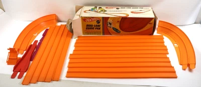 23 Piece Lot 1969 Mattel Red Line Era Hot Wheels Dual Lane Curves Track - Image 1 of 4