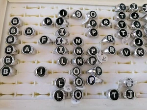 Anello lettera iniziale con strass - Picture 1 of 1