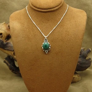 Vintage Sterling Silver Oval-shaped Malachite Necklace - Picture 1 of 6