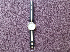 Schicke neue Uhr schwarz mit silber - Bild 1 von 3