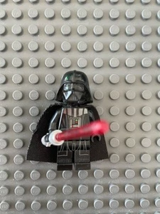 Lego sw0834 Darth Vader (cabeza de turrón ligero, brazos lisos) 2017-18 Star Wars - Imagen 1 de 3