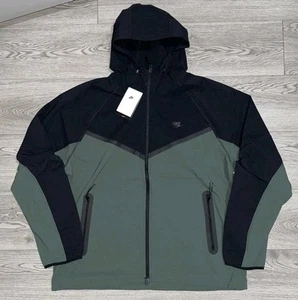 New Nike Tech Windrunner Woven Full-Zip JacketLarge Black Green HM7151 338 Men's - Picture 1 of 14