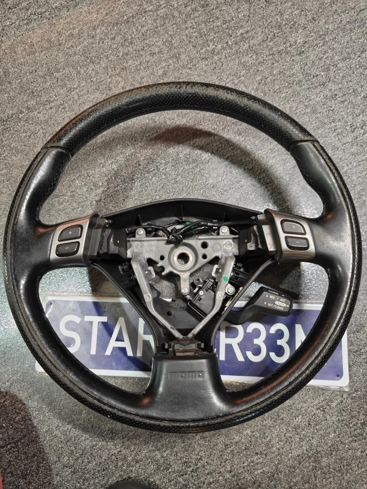 Volante Subaru Legacy GT MOMO 2005-2007 fabricante de equipos originales de fábrica con controles Foto 1 de 4