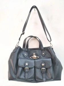 Borsa Vivienne Westwood in pelle nera, grande borsa a tracolla nera. Buone condizioni. - Foto 1 di 5